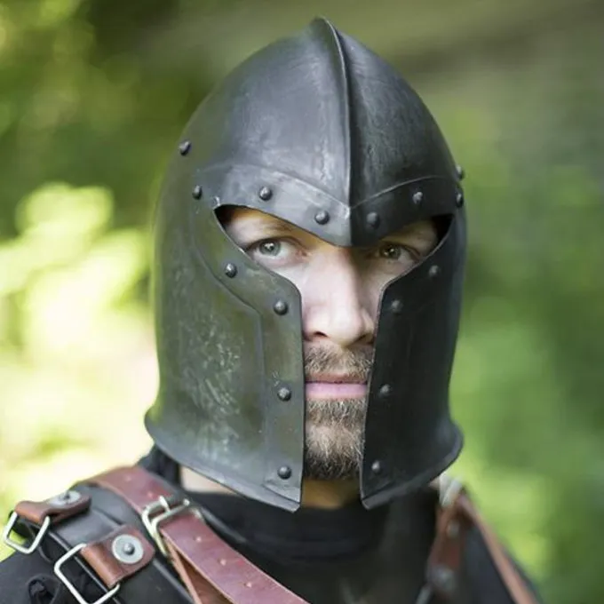 Epic Armoury 15. århundredes Barbute, Patineret 1 Epic Armoury 15. århundredes Barbute, Patineret