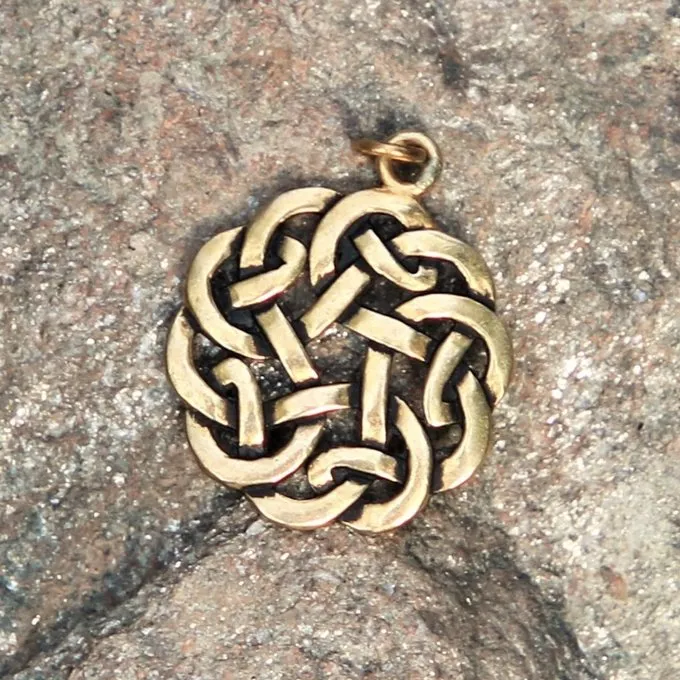 Amulet Runde Celtic Knude, Bronze 1 Amulet Runde Celtic Knude, Bronze