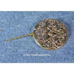 Keltisk Broche Triskelion -Celtic Web Merchant Store keltisk broche triskelion 2