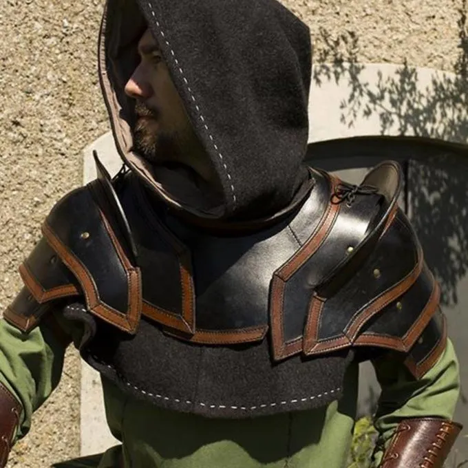 Epic Armoury Læder Skulder & Nakke Rustning, Sort-brun 1 Epic Armoury Læder Skulder & Nakke Rustning, Sort-brun