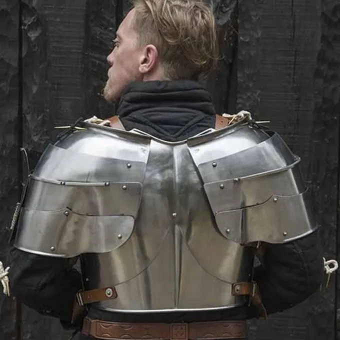 Epic Armoury Middelalderlige Pauldrons Milanese, Polerede 2 Epic Armoury Middelalderlige Pauldrons Milanese, Polerede - Billede 2