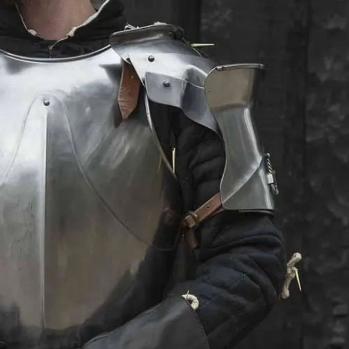 Epic Armoury Middelalderlige Pauldrons Milanese, Polerede 4 Epic Armoury Middelalderlige Pauldrons Milanese, Polerede - Billede 4