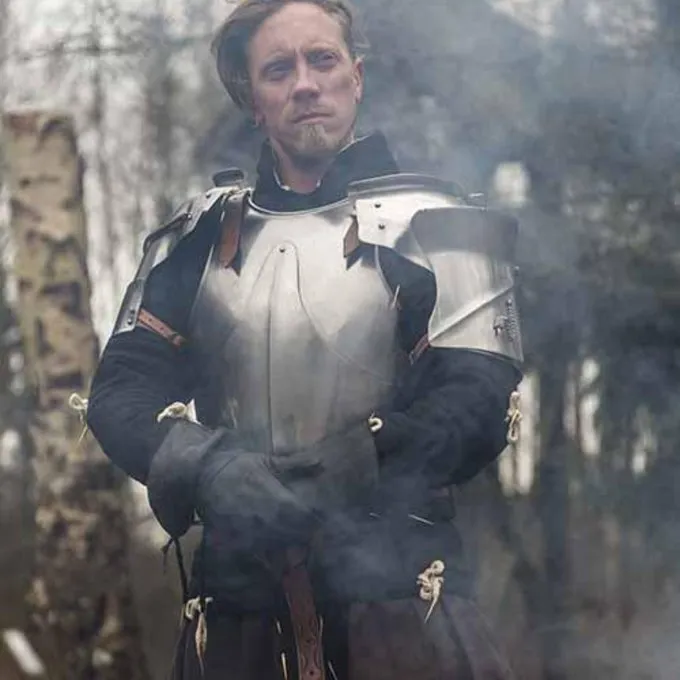 Epic Armoury Middelalderlige Pauldrons Milanese, Polerede 1 Epic Armoury Middelalderlige Pauldrons Milanese, Polerede