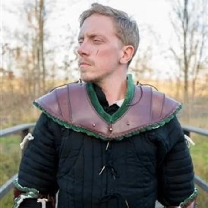 Epic Armoury Noble Læder Gorget, Grøn 1 Epic Armoury Noble Læder Gorget, Grøn