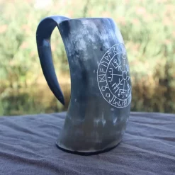 Epic Armoury Viking Horn Kop Vegvisir Mørk 0,5L -Celtic Web Merchant Store viking horn kop vegvisir mork 05l 2