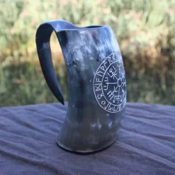 Epic Armoury Viking Horn Kop Vegvisir Mørk 0,5L -Celtic Web Merchant Store viking horn kop vegvisir mork 05l 3